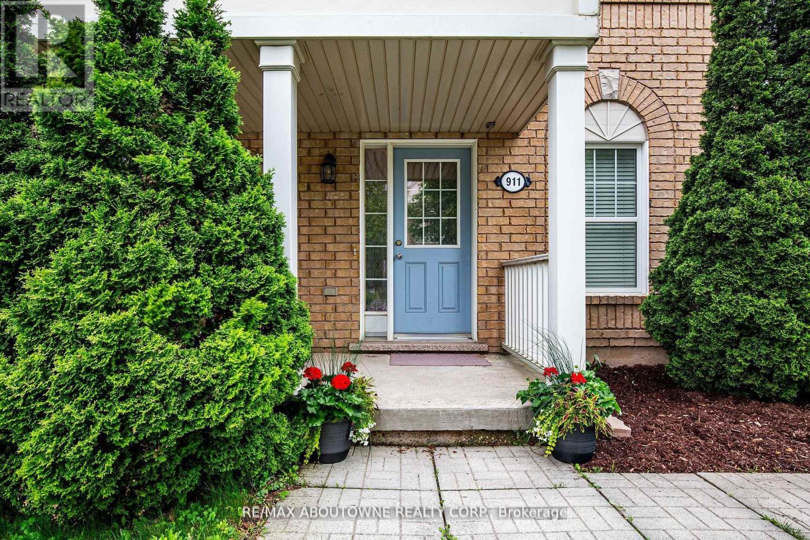 911 Deverell Place, Milton, Ontario  L9T 0M2 - Photo 3 - W12660702