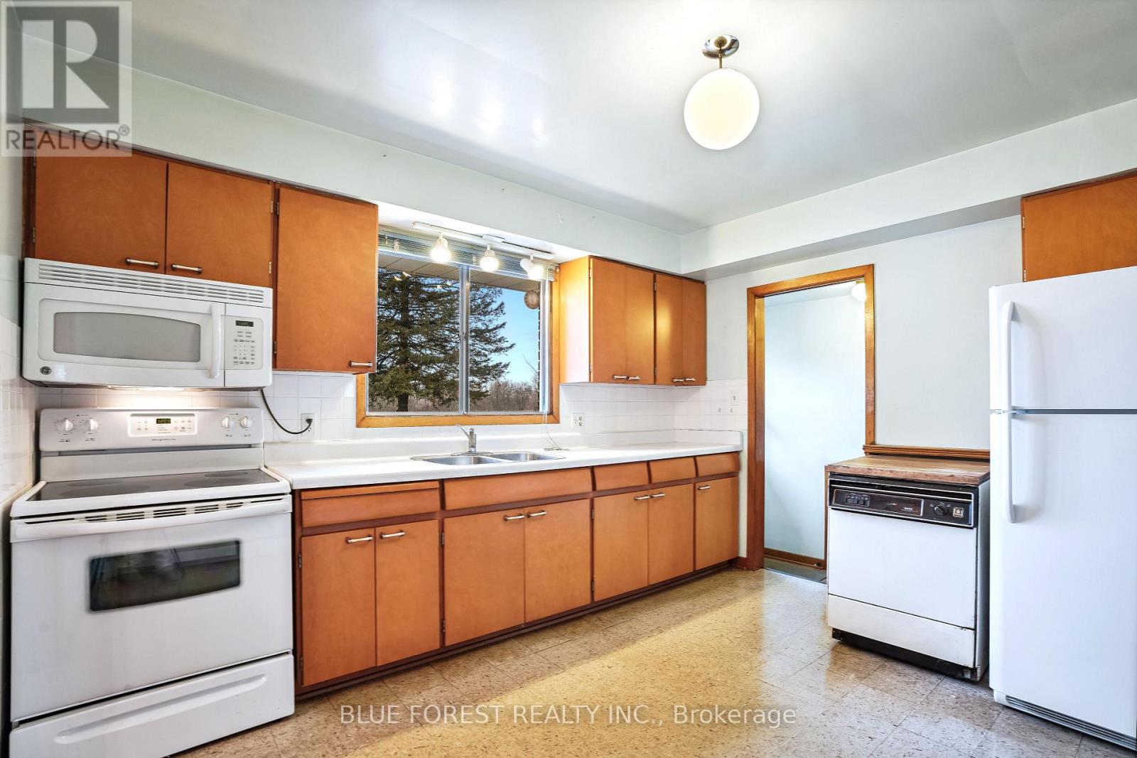 10915 Graham Road, West Elgin, Ontario  N0L 2P0 - Photo 16 - X12660936