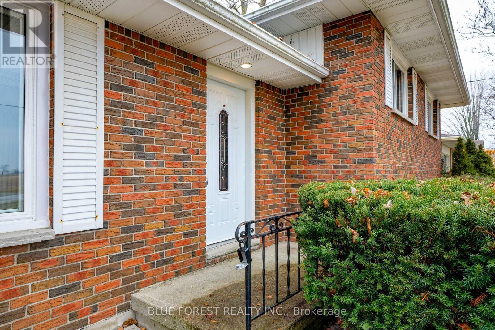 10915 Graham Road, West Elgin, Ontario  N0L 2P0 - Photo 4 - X12660936