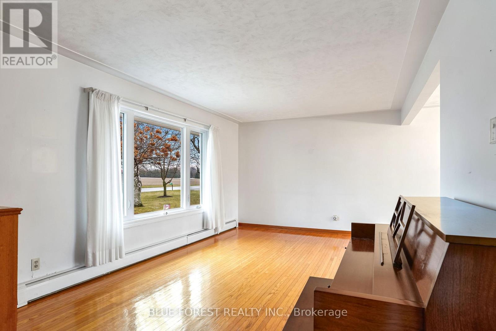 10915 Graham Road, West Elgin, Ontario  N0L 2P0 - Photo 6 - X12660936