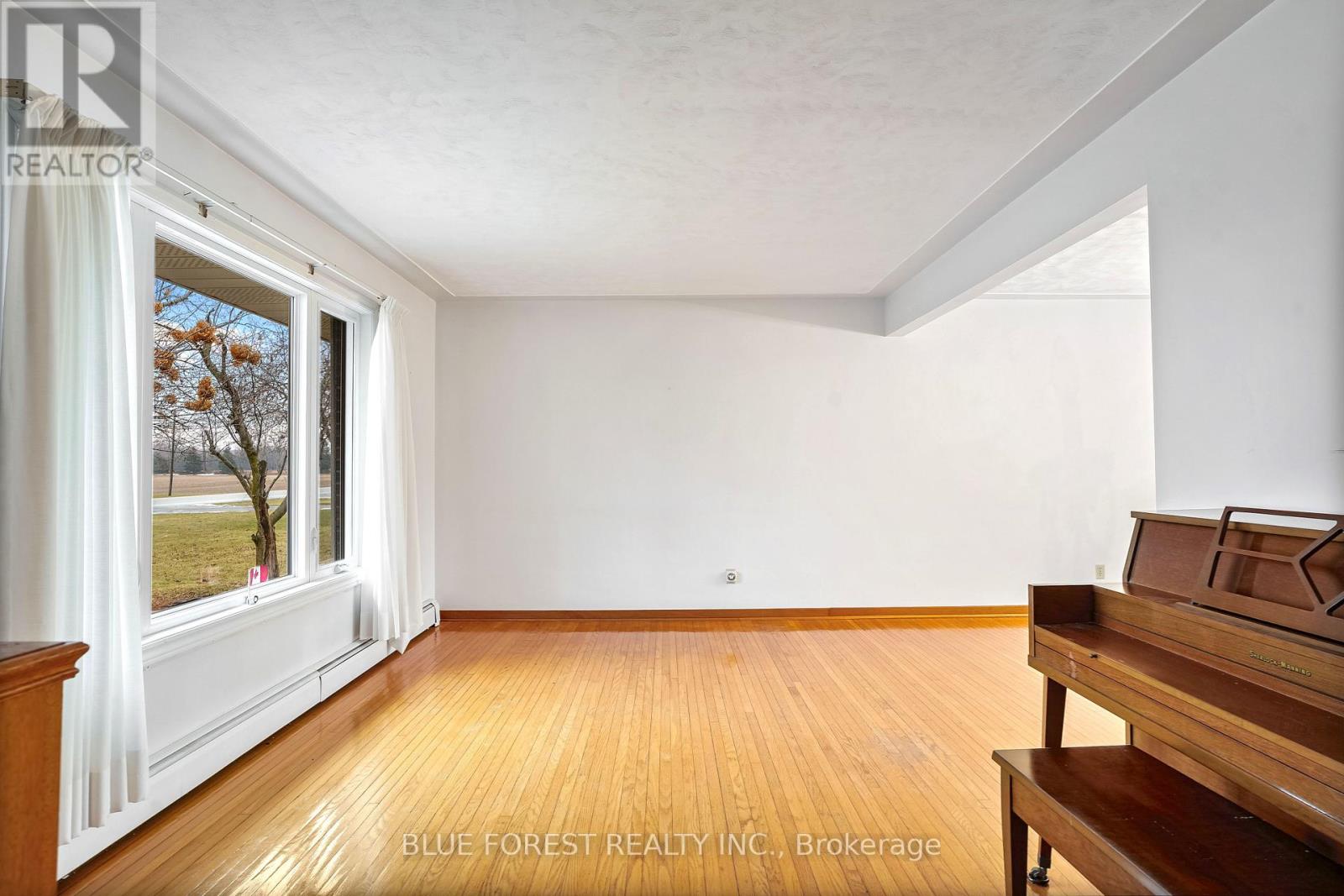 10915 Graham Road, West Elgin, Ontario  N0L 2P0 - Photo 7 - X12660936