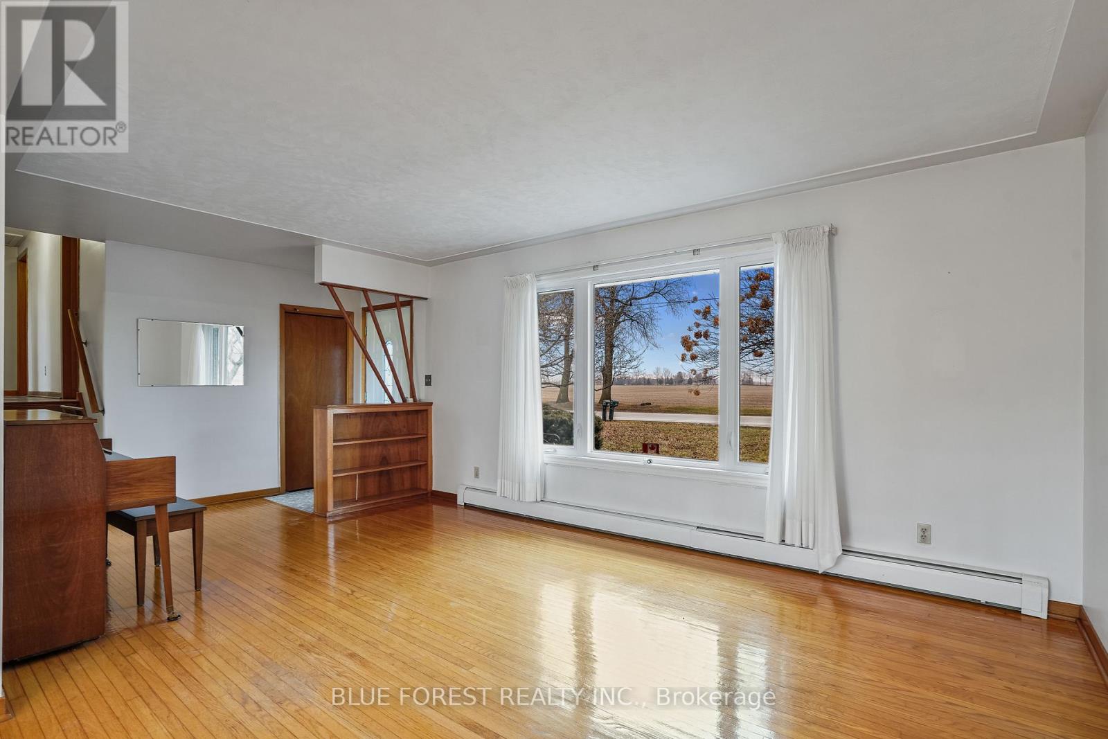 10915 Graham Road, West Elgin, Ontario  N0L 2P0 - Photo 9 - X12660936