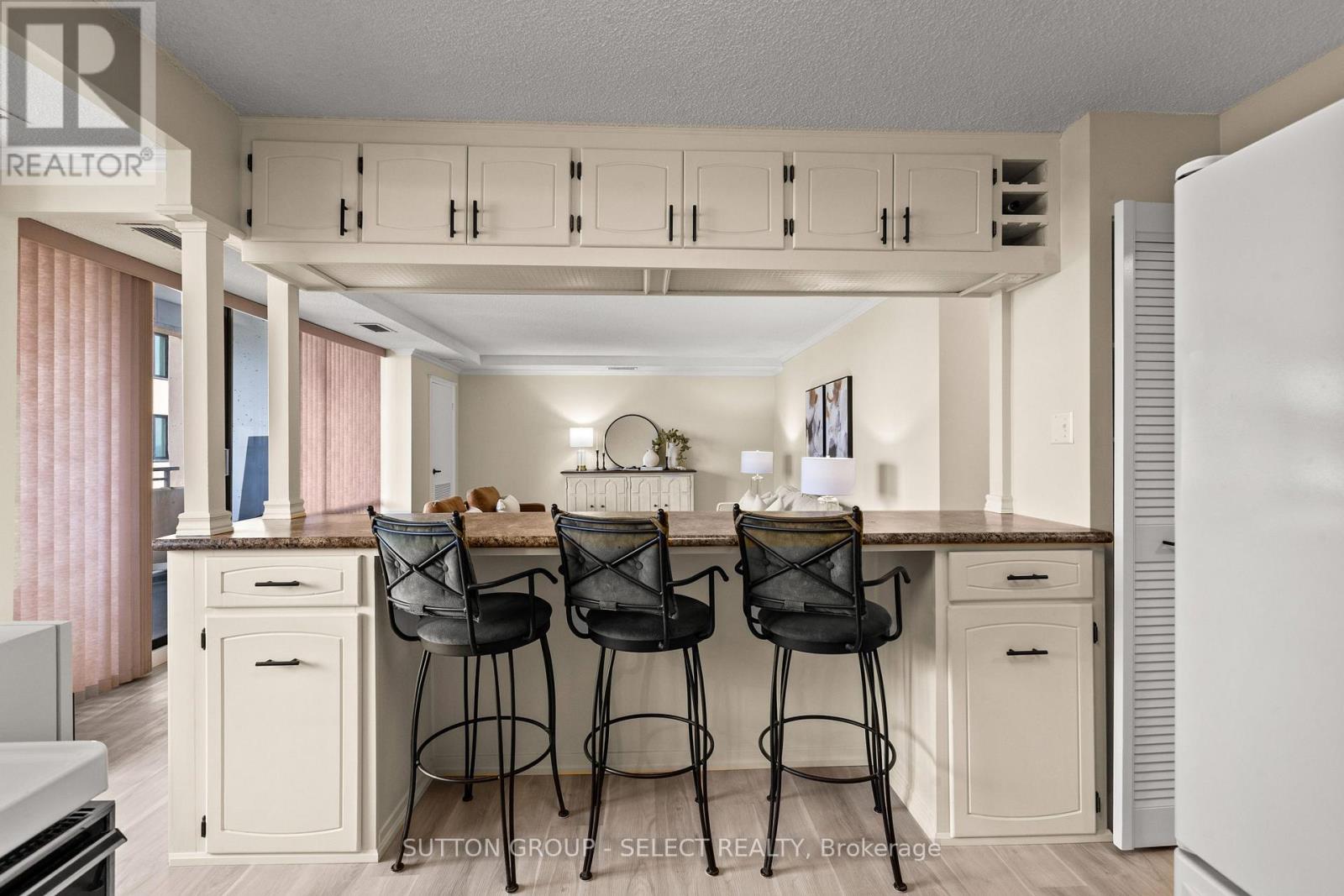 1702 - 380 King Street, London East, Ontario  N6B 3L6 - Photo 18 - X12660996