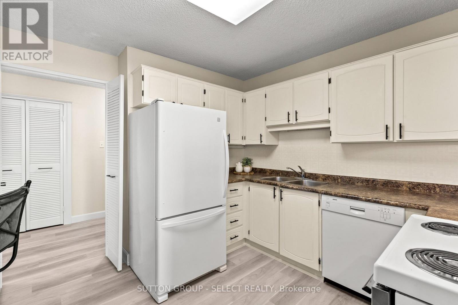 1702 - 380 King Street, London East, Ontario  N6B 3L6 - Photo 21 - X12660996