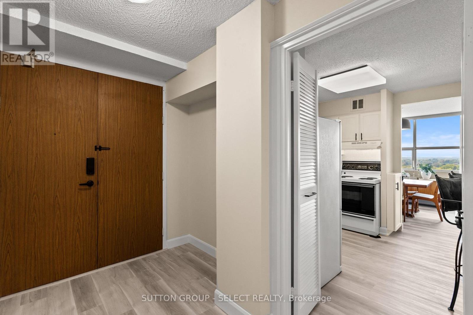 1702 - 380 King Street, London East, Ontario  N6B 3L6 - Photo 4 - X12660996