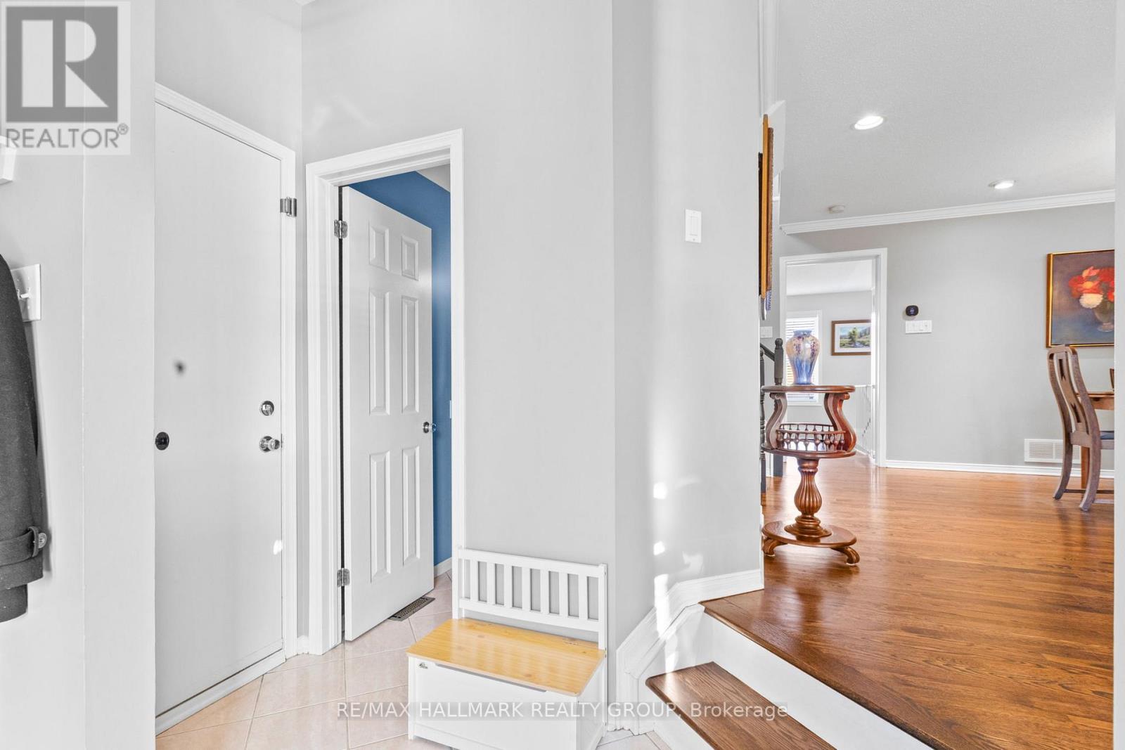 5 Rossan Street, Ottawa, Ontario  K2G 6R6 - Photo 4 - X12660972