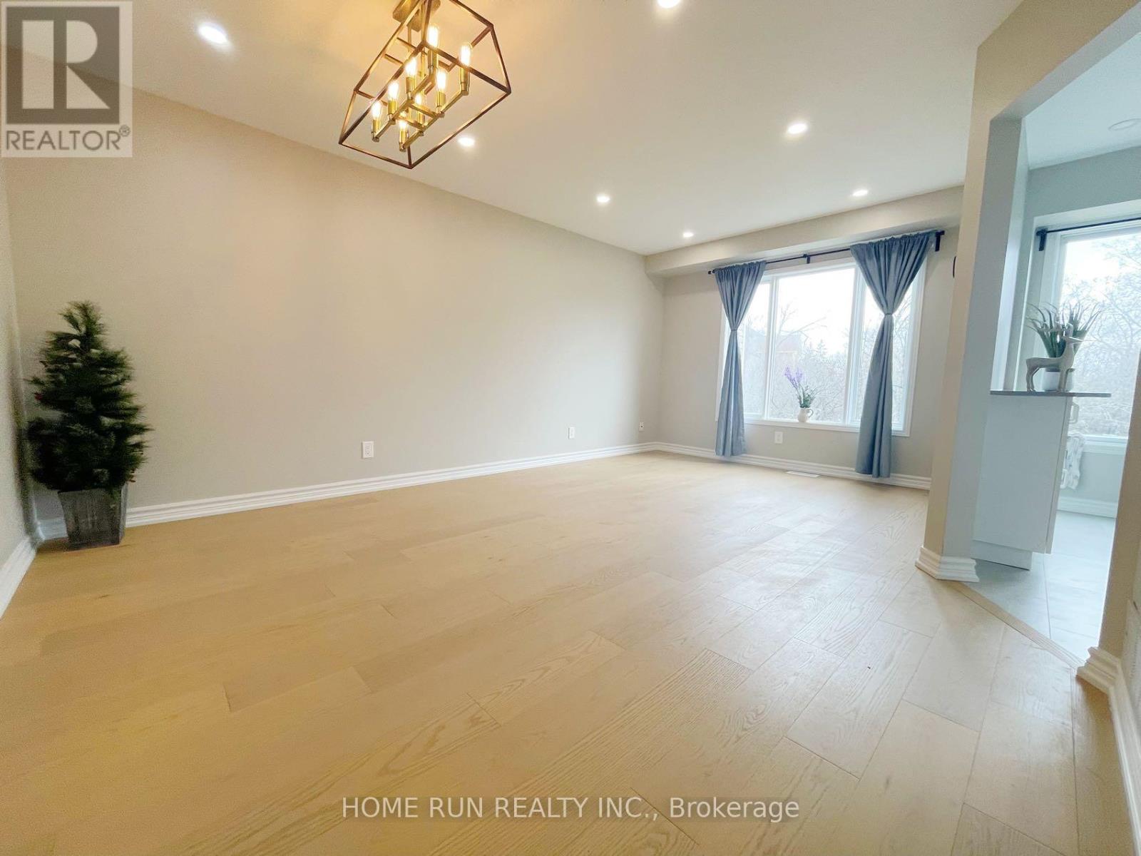 63 Banchory Crescent, Ottawa, Ontario  K2K 2V3 - Photo 3 - X12660976