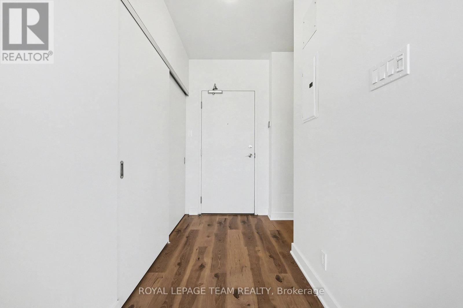 908 - 360 Mcleod Street, Ottawa, Ontario  K2P 1A9 - Photo 2 - X12661122