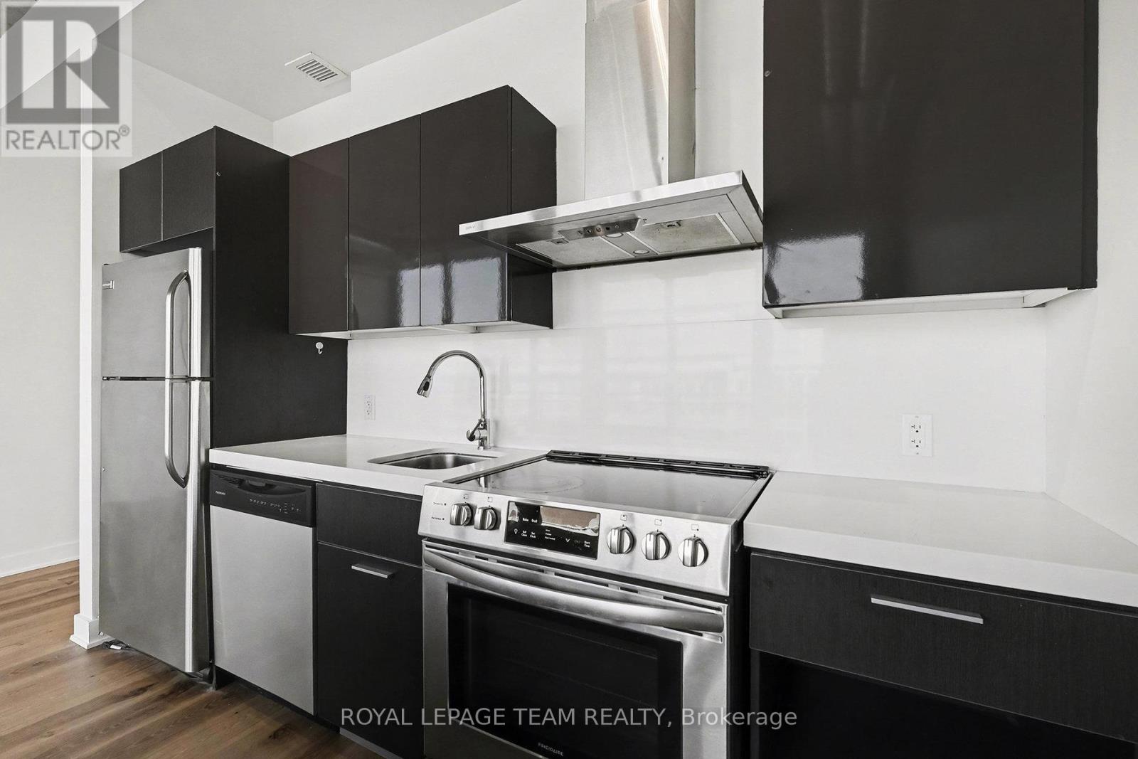 908 - 360 Mcleod Street, Ottawa, Ontario  K2P 1A9 - Photo 7 - X12661122