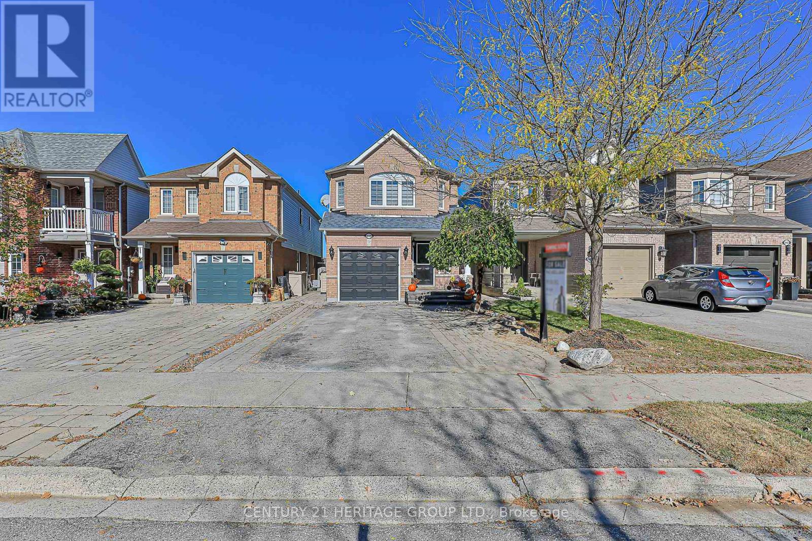 549 Pelletier Court, Newmarket, Ontario  L3X 2N7 - Photo 2 - N12470008