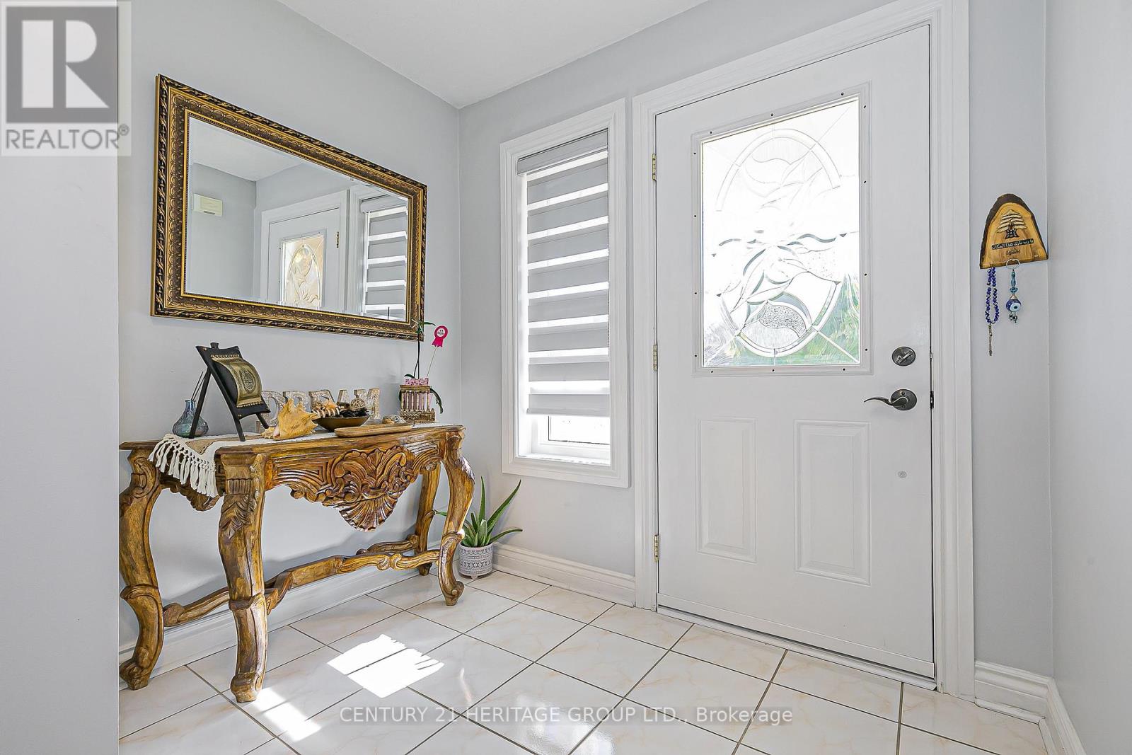 549 Pelletier Court, Newmarket, Ontario  L3X 2N7 - Photo 4 - N12470008