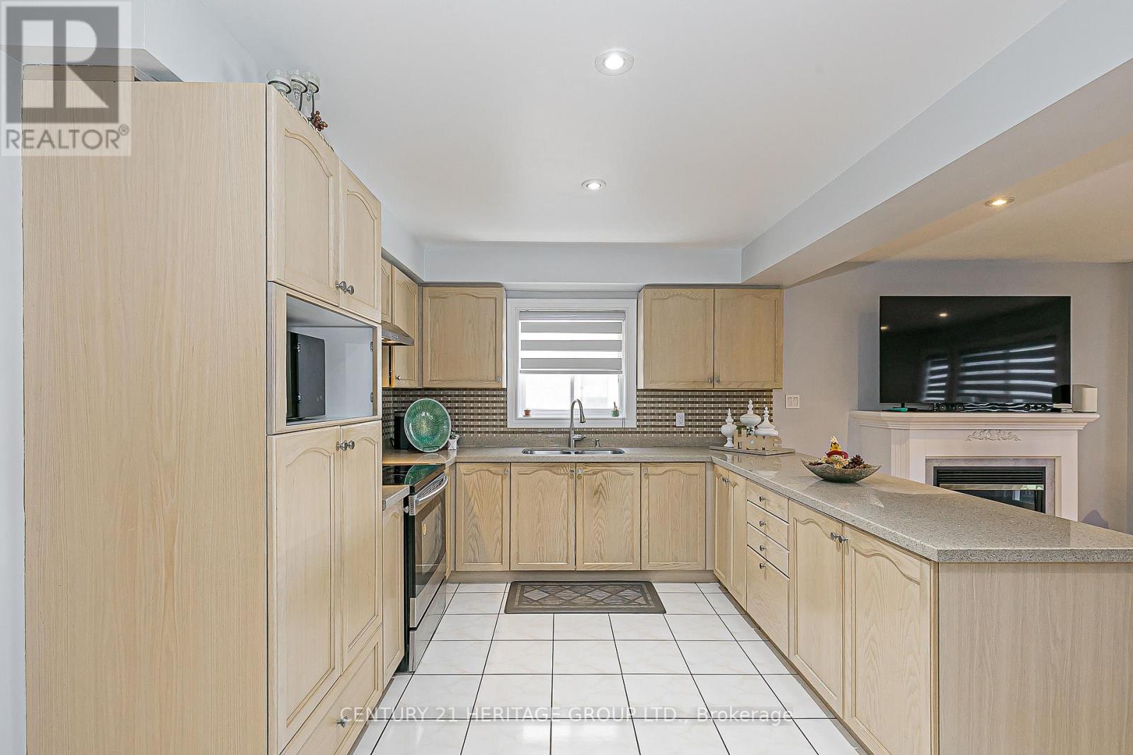 549 Pelletier Court, Newmarket, Ontario  L3X 2N7 - Photo 10 - N12470008