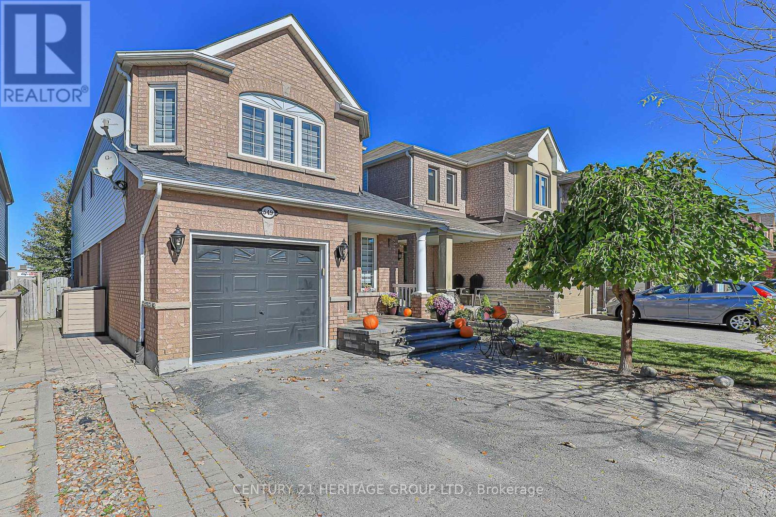 549 Pelletier Court, Newmarket, Ontario  L3X 2N7 - Photo 3 - N12470008