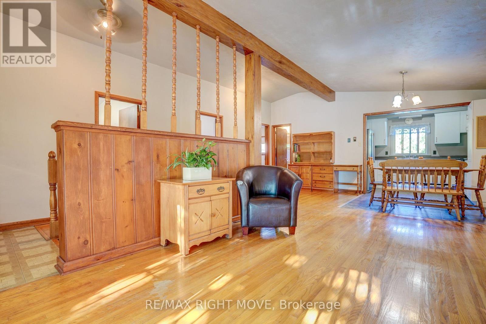 348 Collins Drive, Orillia, Ontario  L3V 1E4 - Photo 4 - S12384110