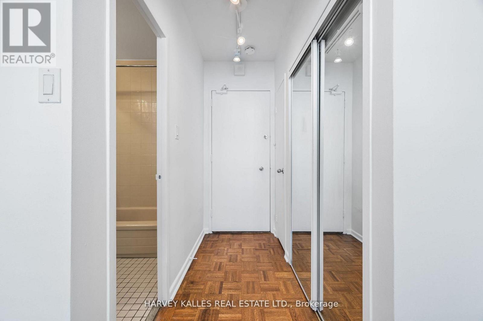 706 - 78 Warren Road, Toronto, Ontario  M4V 2R6 - Photo 4 - C12660956