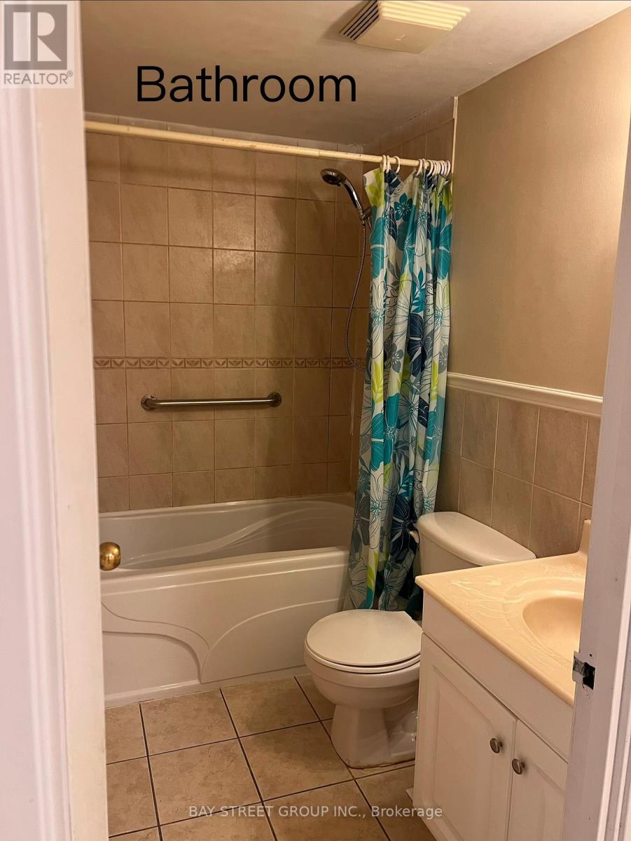 6 Pond Fern Way, Toronto (Don Valley Village), Ontario  M2J 4M8 - Photo 10 - C12660992