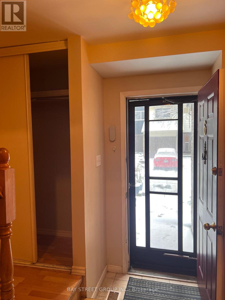 6 Pond Fern Way, Toronto (Don Valley Village), Ontario  M2J 4M8 - Photo 2 - C12660992