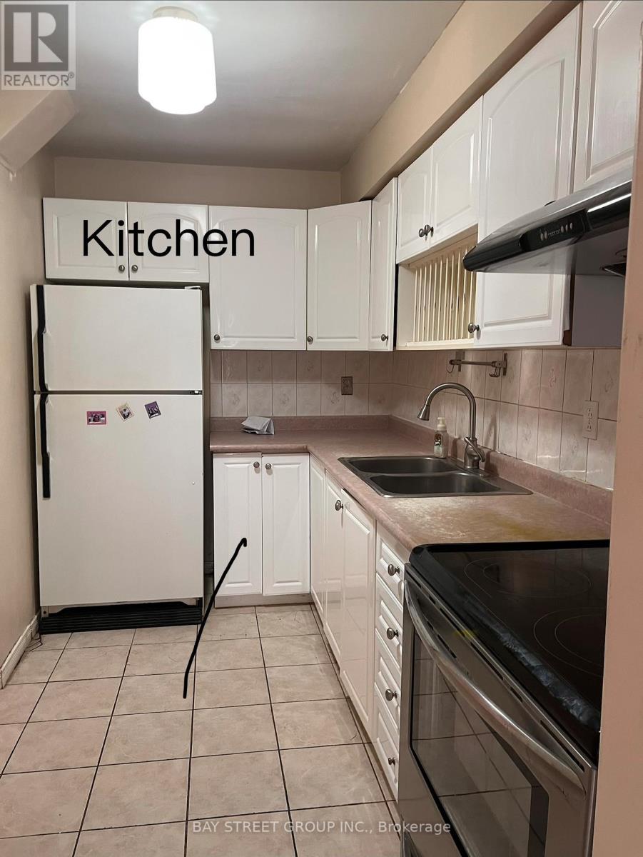 6 Pond Fern Way, Toronto (Don Valley Village), Ontario  M2J 4M8 - Photo 4 - C12660992