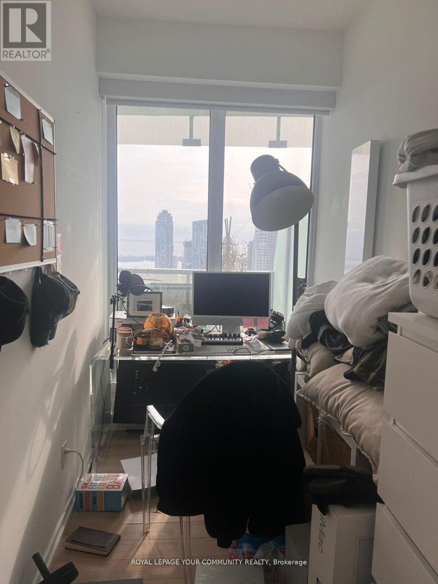 4705 - 197 Yonge Street, Toronto, Ontario  M5B 1M4 - Photo 14 - C12661014