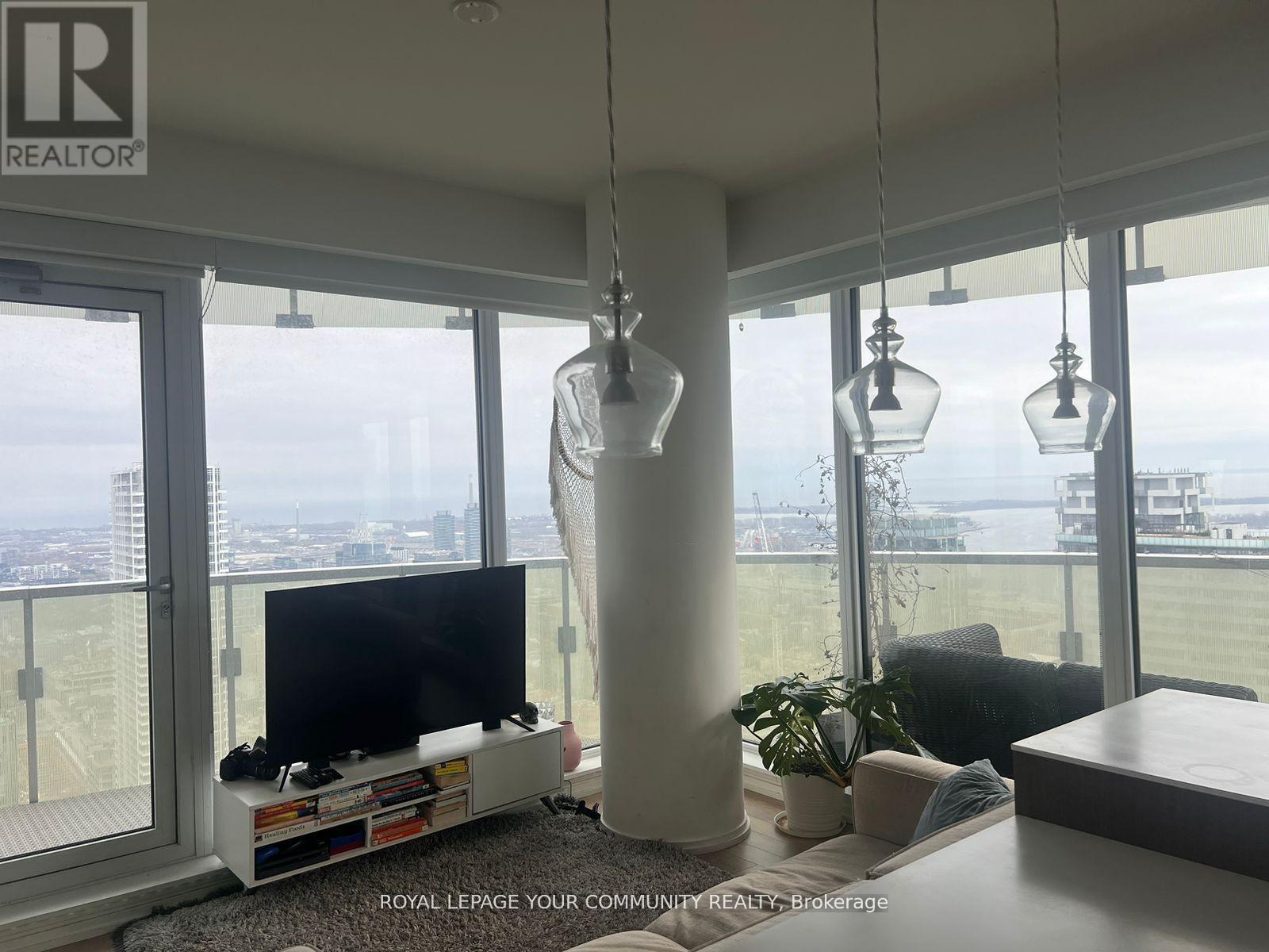 4705 - 197 Yonge Street, Toronto, Ontario  M5B 1M4 - Photo 8 - C12661014