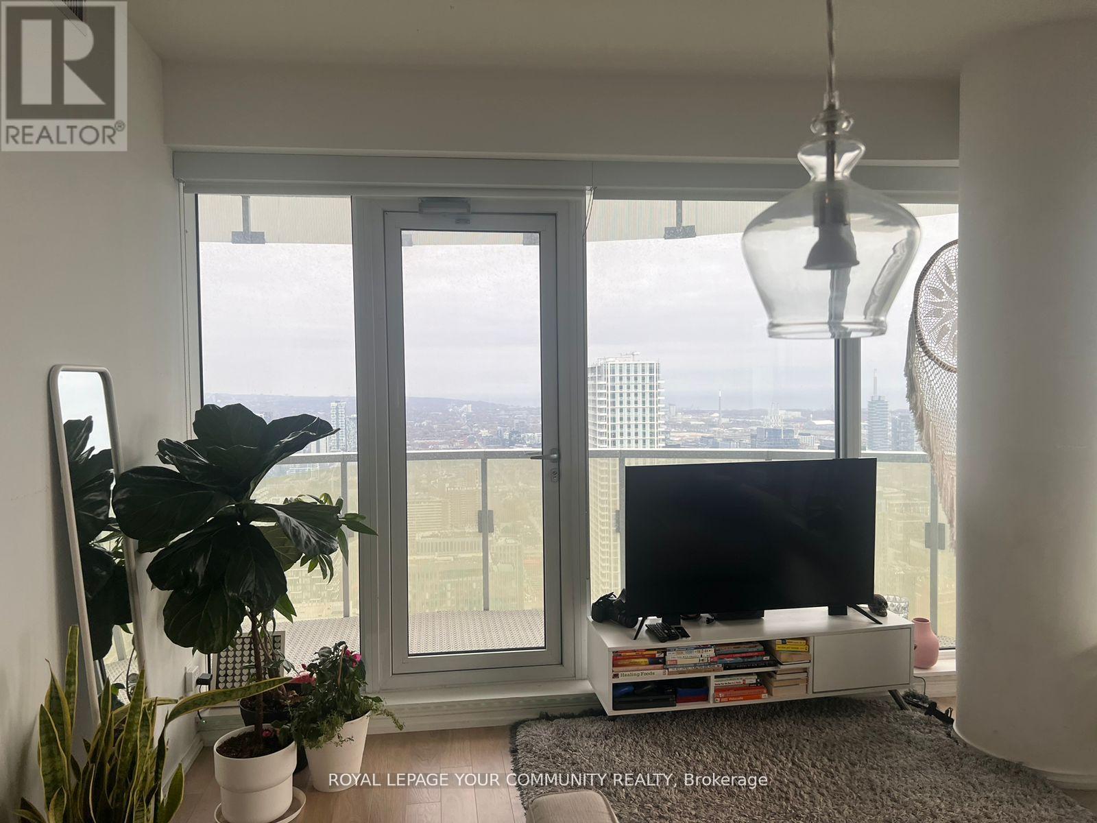 4705 - 197 Yonge Street, Toronto, Ontario  M5B 1M4 - Photo 9 - C12661014