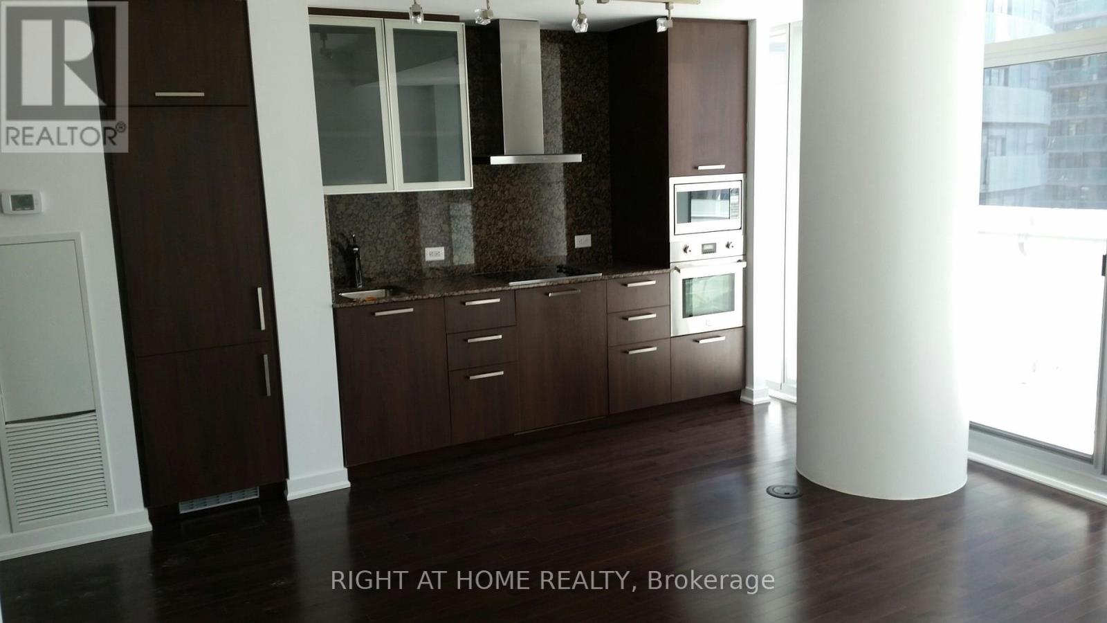 308 - 14 York Street, Toronto, Ontario  M5J 0A9 - Photo 2 - C12661102