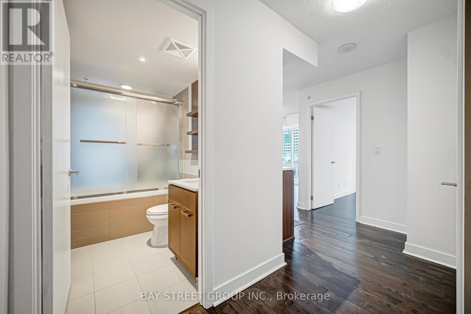 708 - 295 Adelaide Street W, Toronto, Ontario  M5V 0L4 - Photo 12 - C12661138