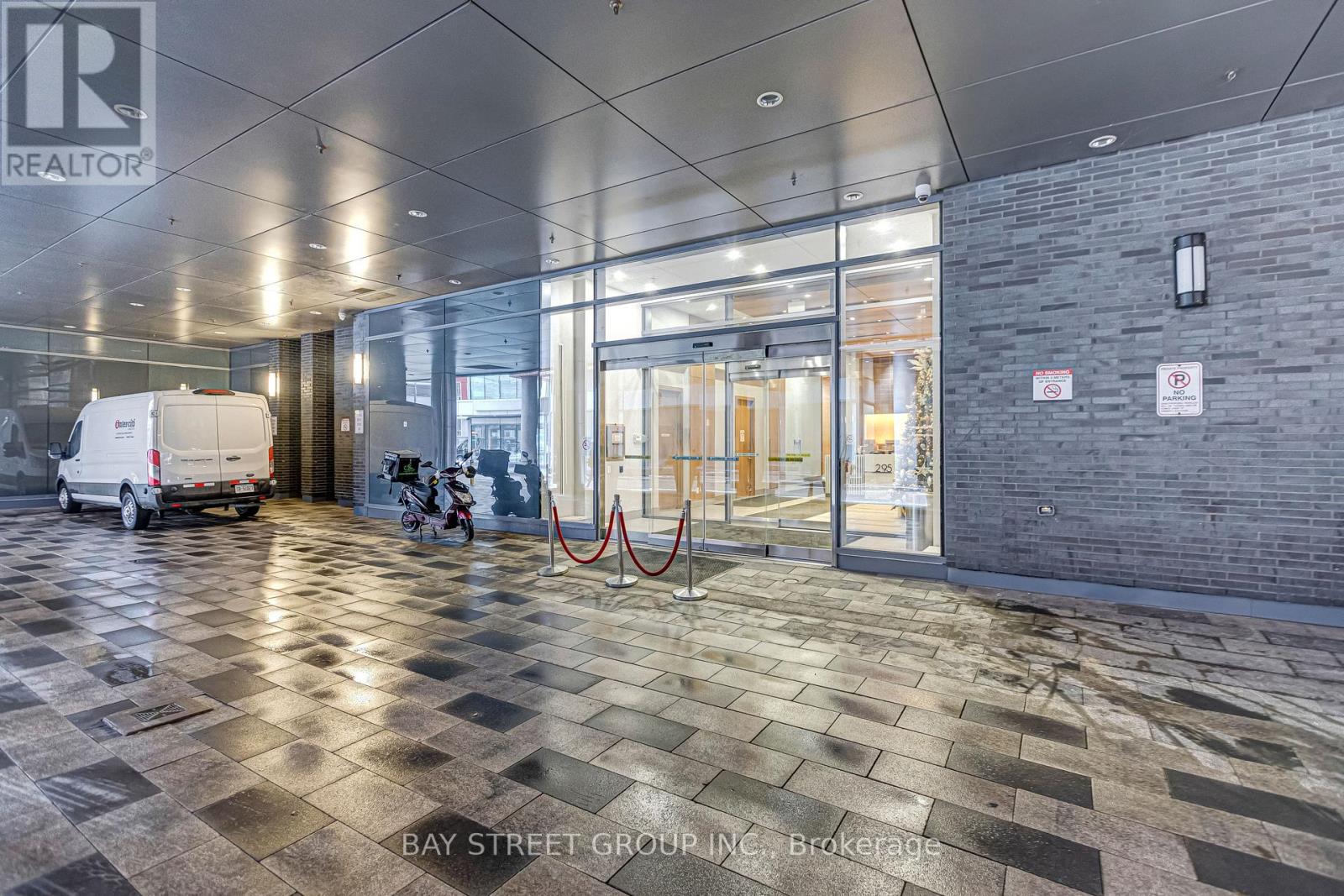 708 - 295 Adelaide Street W, Toronto, Ontario  M5V 0L4 - Photo 3 - C12661138