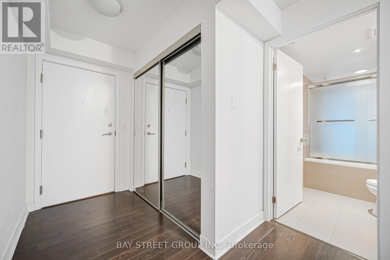 708 - 295 Adelaide Street W, Toronto, Ontario  M5V 0L4 - Photo 9 - C12661138