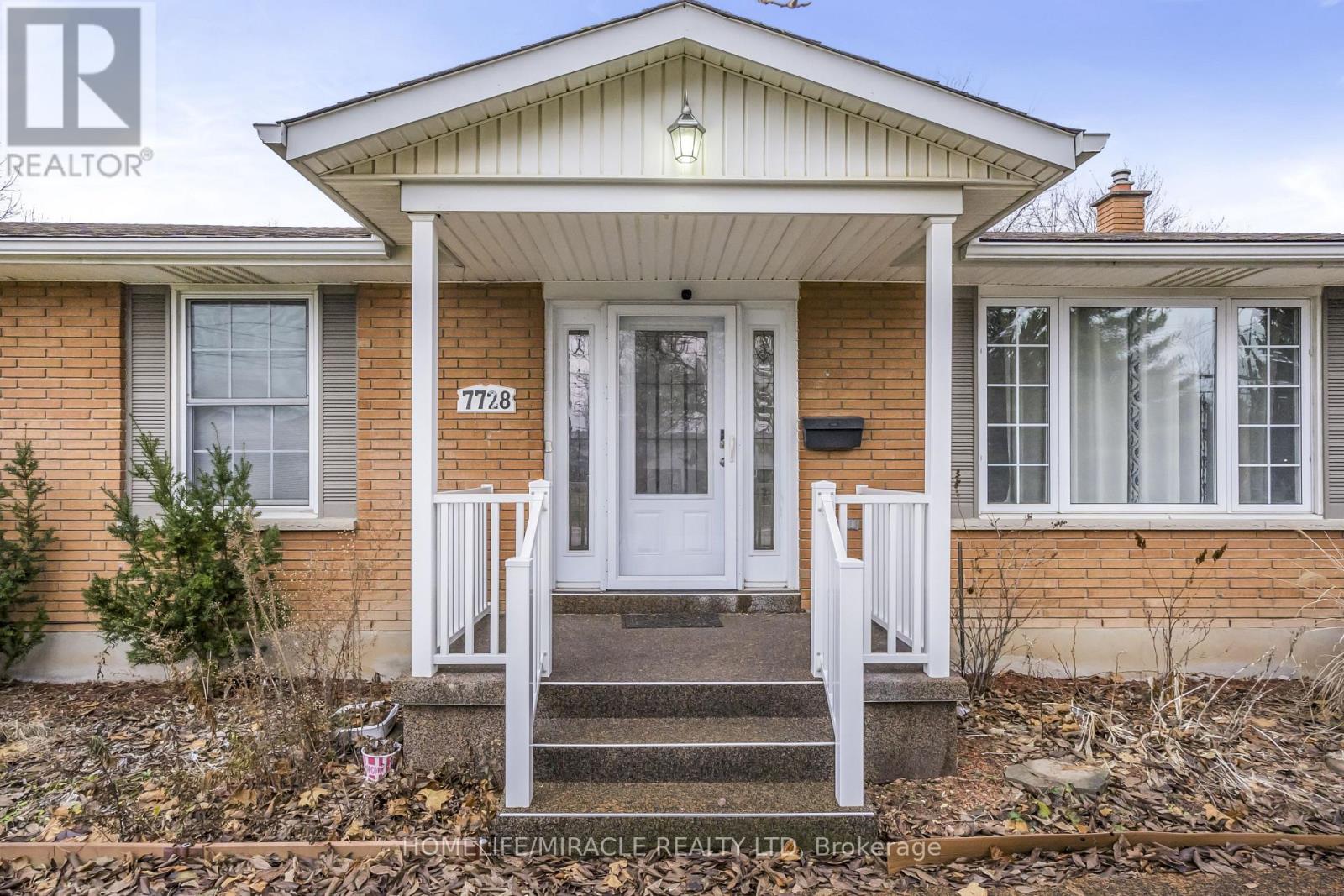 7728 Watson Street, Niagara Falls, Ontario  L2H 1E5 - Photo 2 - X12658420