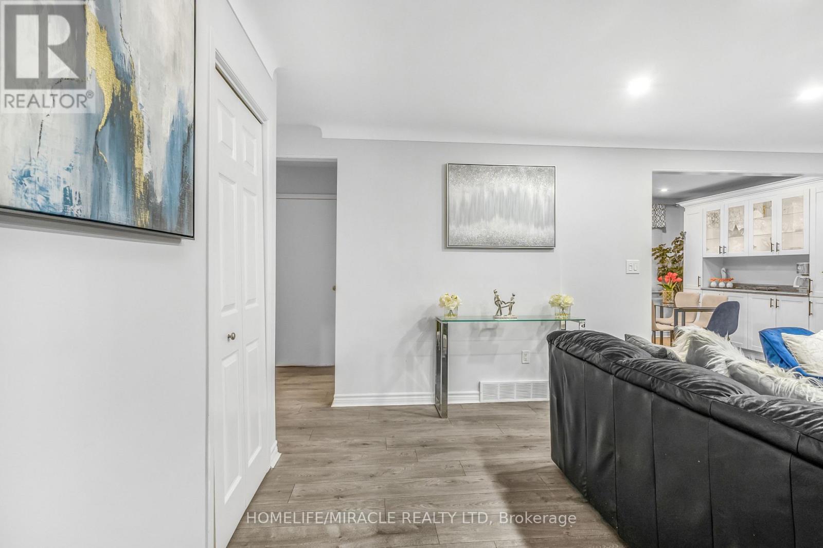 7728 Watson Street, Niagara Falls, Ontario  L2H 1E5 - Photo 4 - X12658420