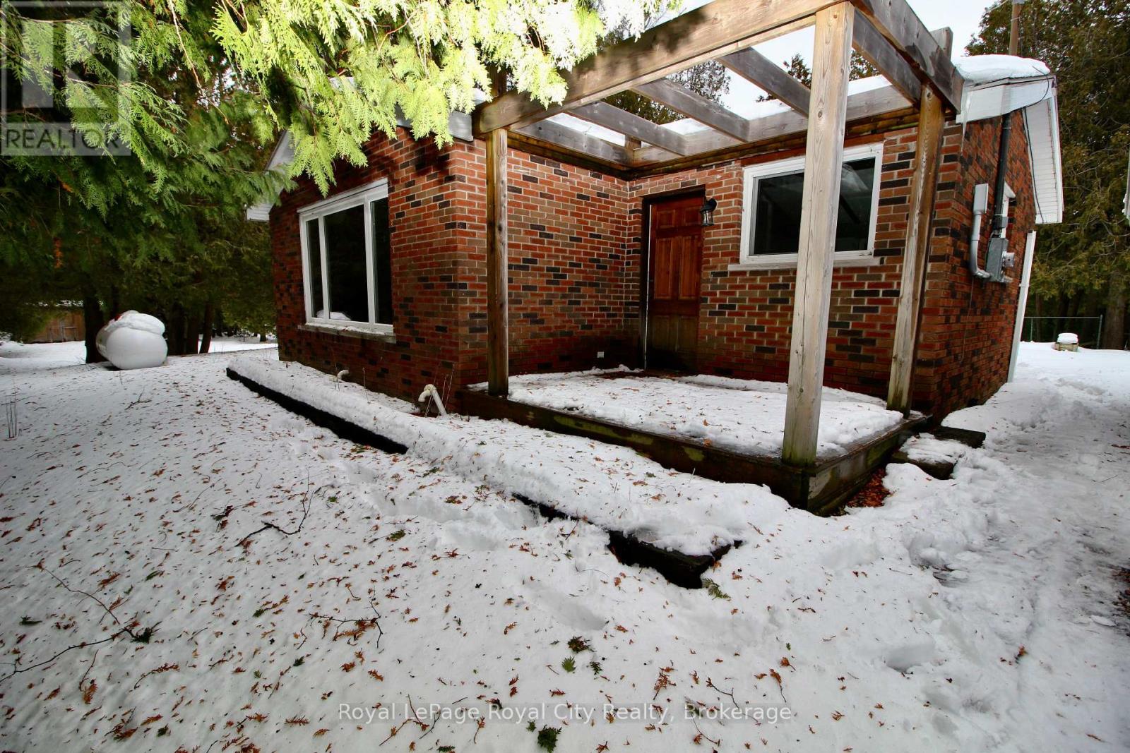 4616 6 Highway, Northern Bruce Peninsula, Ontario N0H 1Z0 - Photo 2 - X12642652