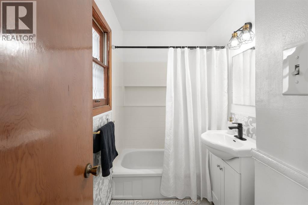 1883 Larkin Rd, Windsor, Ontario  N8W 4G7 - Photo 14 - 26000114