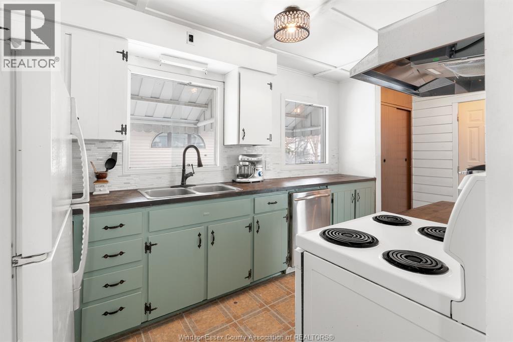 1883 Larkin Rd, Windsor, Ontario  N8W 4G7 - Photo 9 - 26000114