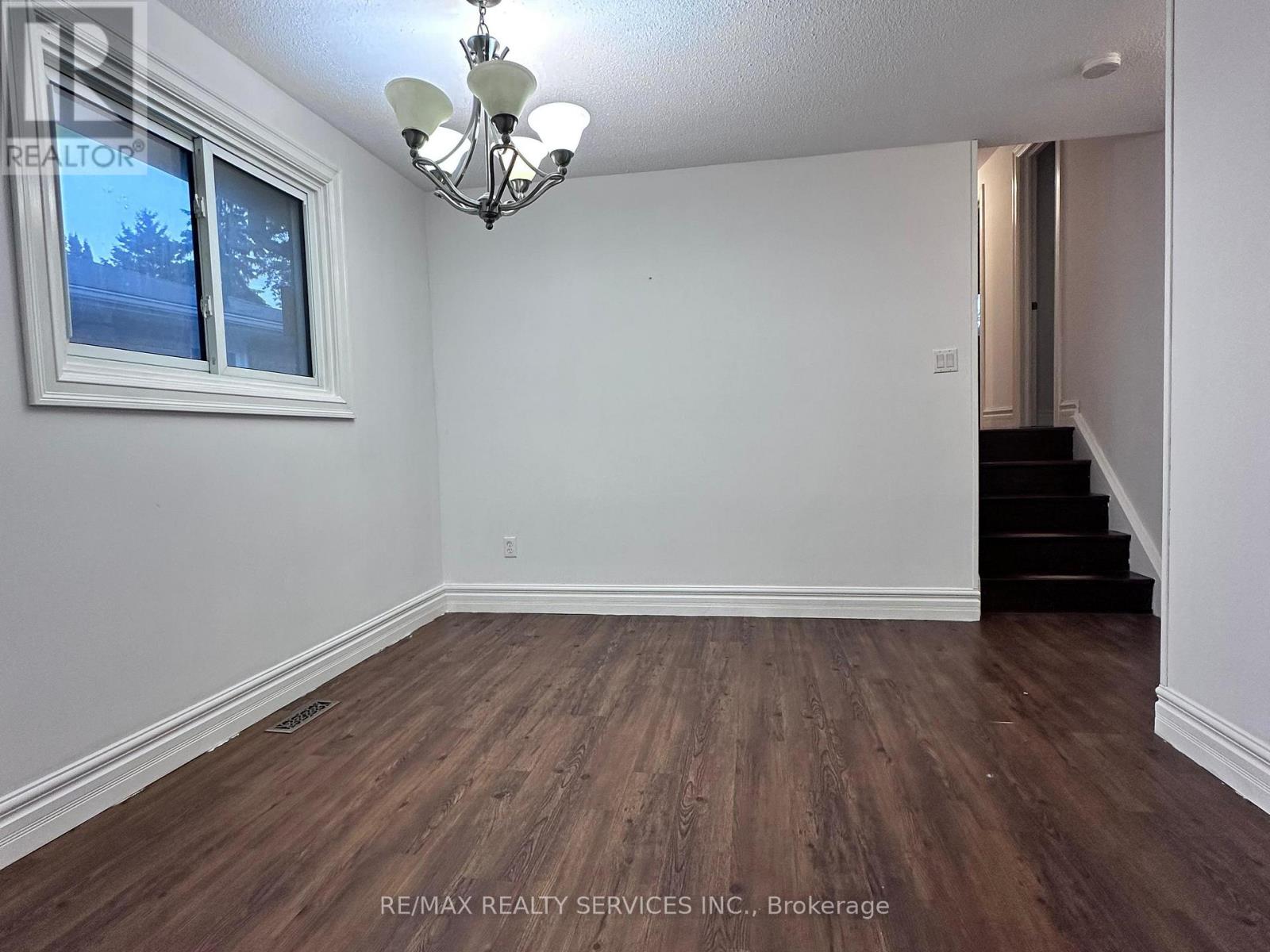 5 Hammond Crescent, New Tecumseth (Beeton), Ontario  L0G 1A0 - Photo 4 - N12661062