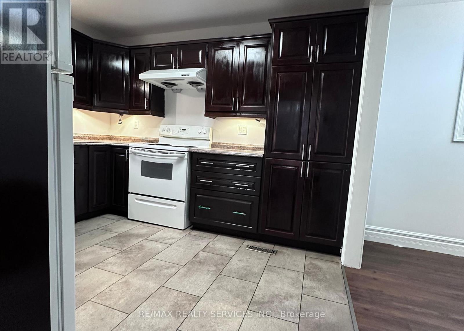 5 Hammond Crescent, New Tecumseth (Beeton), Ontario  L0G 1A0 - Photo 6 - N12661062