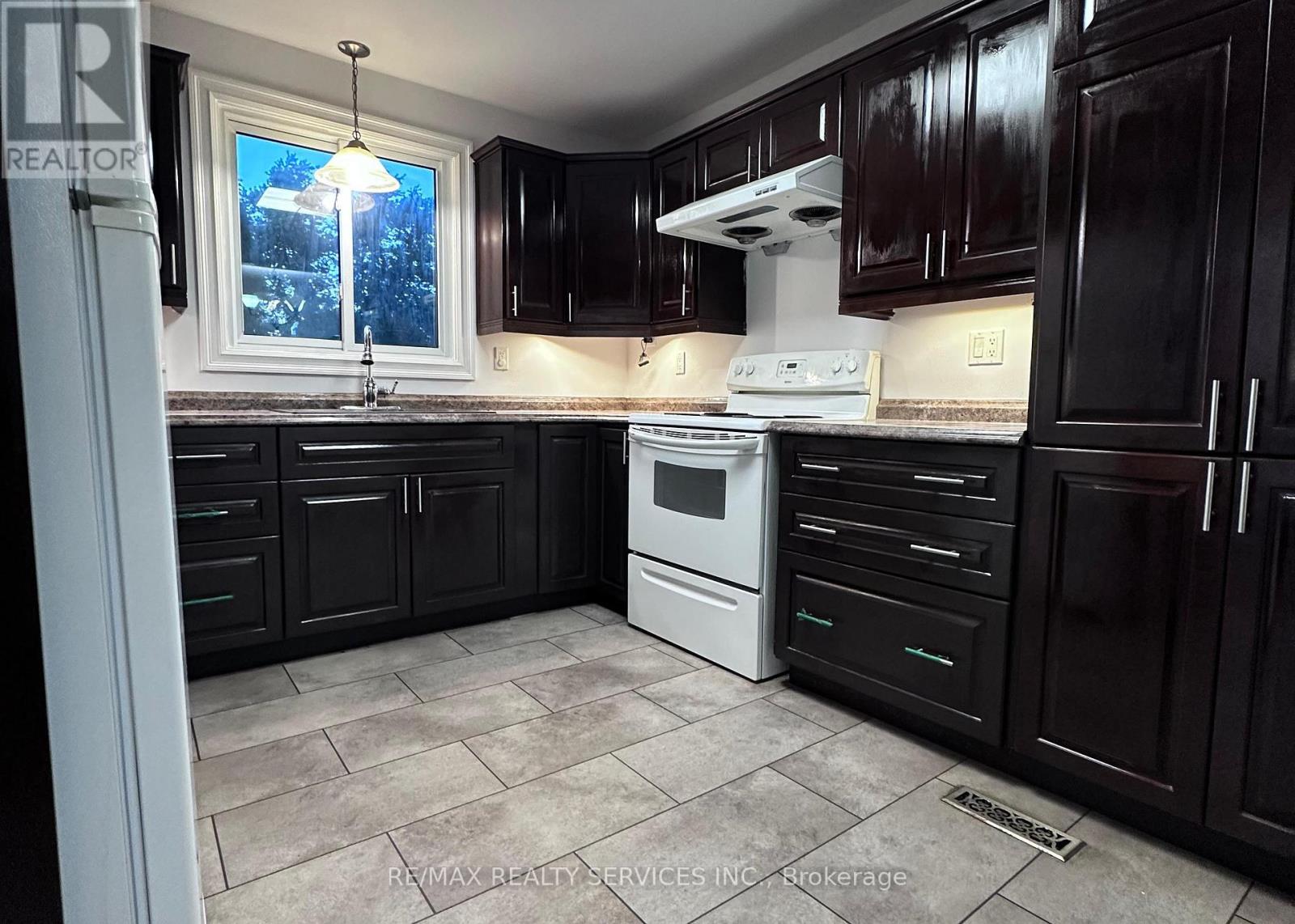 5 Hammond Crescent, New Tecumseth (Beeton), Ontario  L0G 1A0 - Photo 7 - N12661062