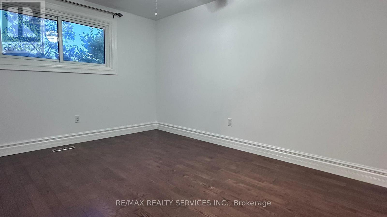 5 Hammond Crescent, New Tecumseth (Beeton), Ontario  L0G 1A0 - Photo 8 - N12661062