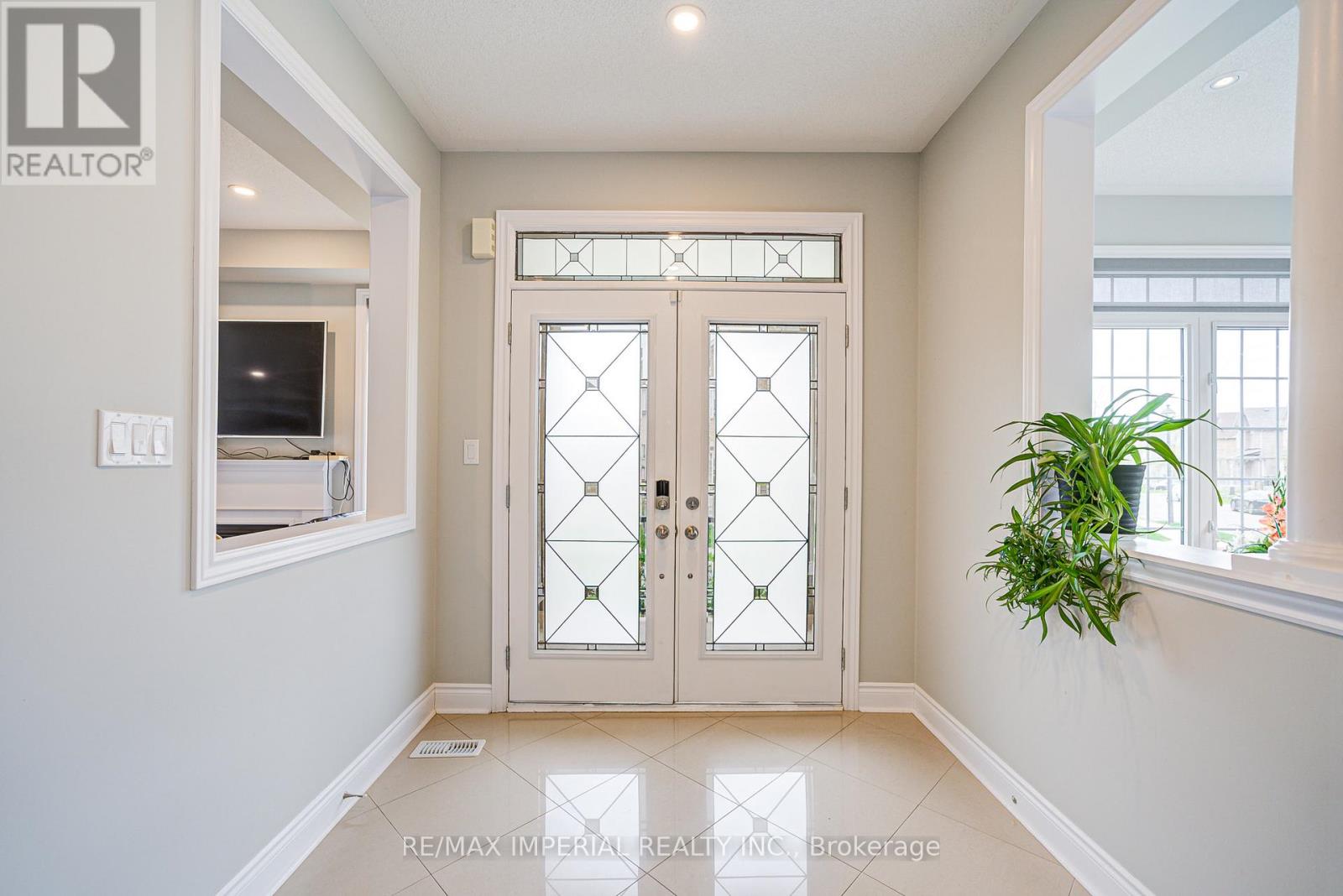 982 Wilbur Pipher Circle, Newmarket, Ontario  L3X 0B8 - Photo 2 - N12661114