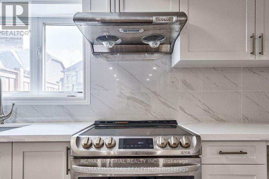 982 Wilbur Pipher Circle, Newmarket, Ontario  L3X 0B8 - Photo 47 - N12661114