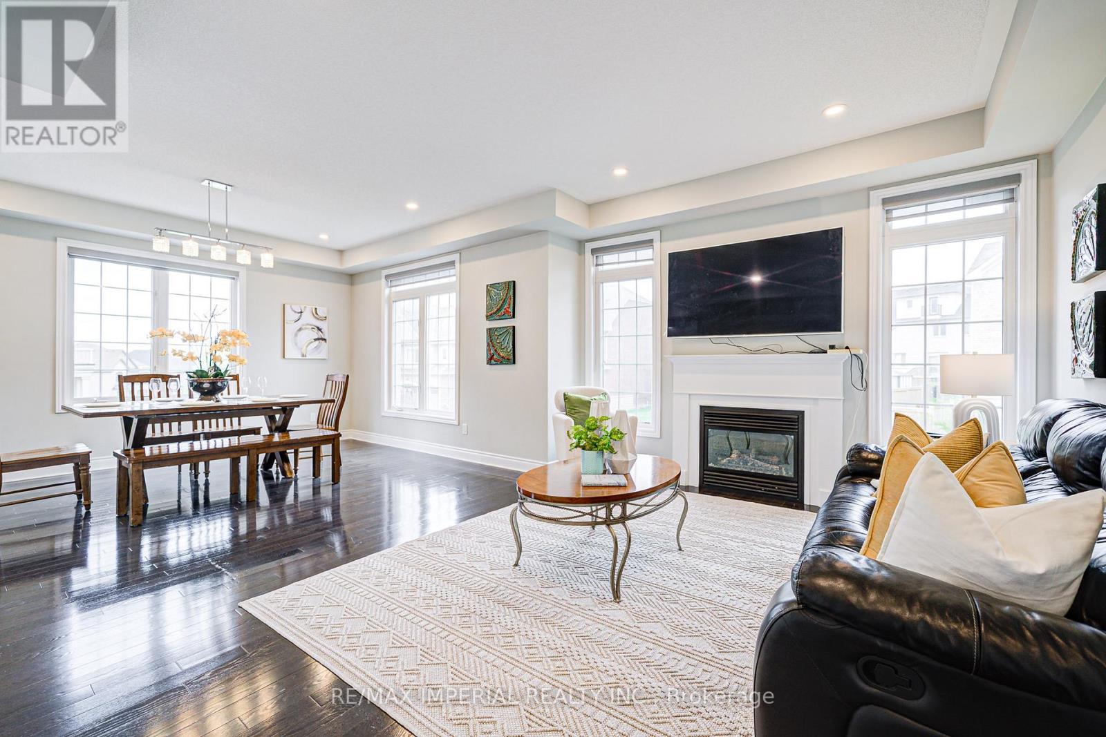 982 Wilbur Pipher Circle, Newmarket, Ontario  L3X 0B8 - Photo 5 - N12661114