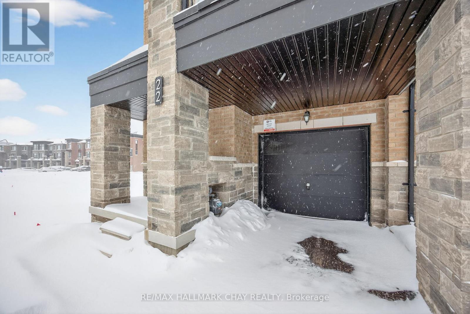 22 Blue Forest Crescent, Barrie, Ontario  L4N 0M2 - Photo 2 - S12660970