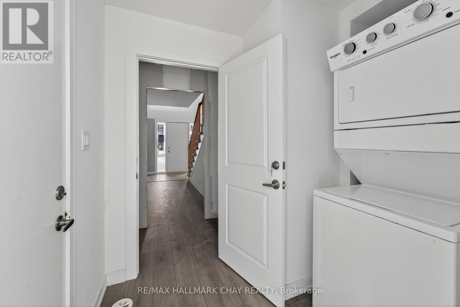 22 Blue Forest Crescent, Barrie, Ontario  L4N 0M2 - Photo 3 - S12660970