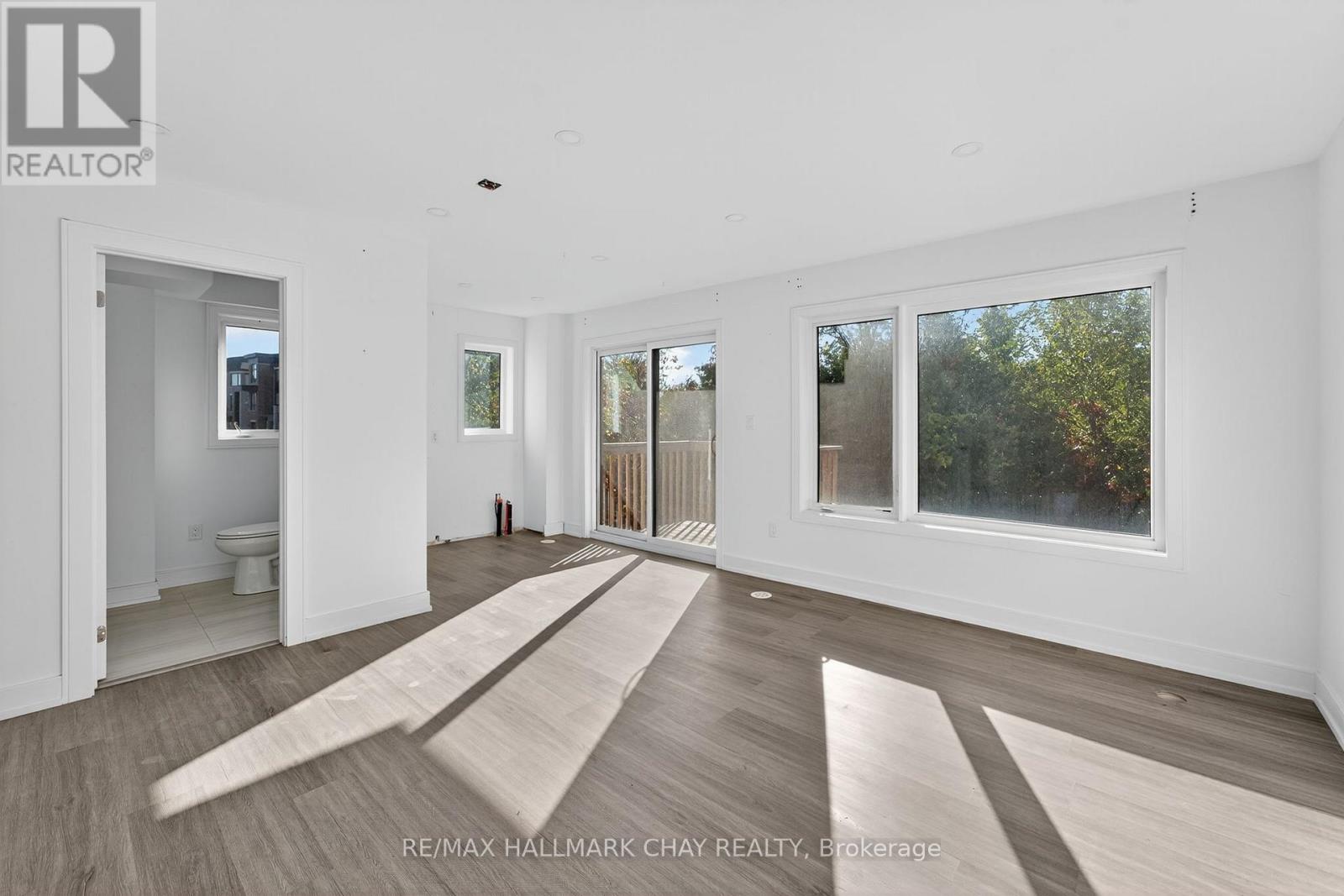 22 Blue Forest Crescent, Barrie, Ontario  L4N 0M2 - Photo 5 - S12660970