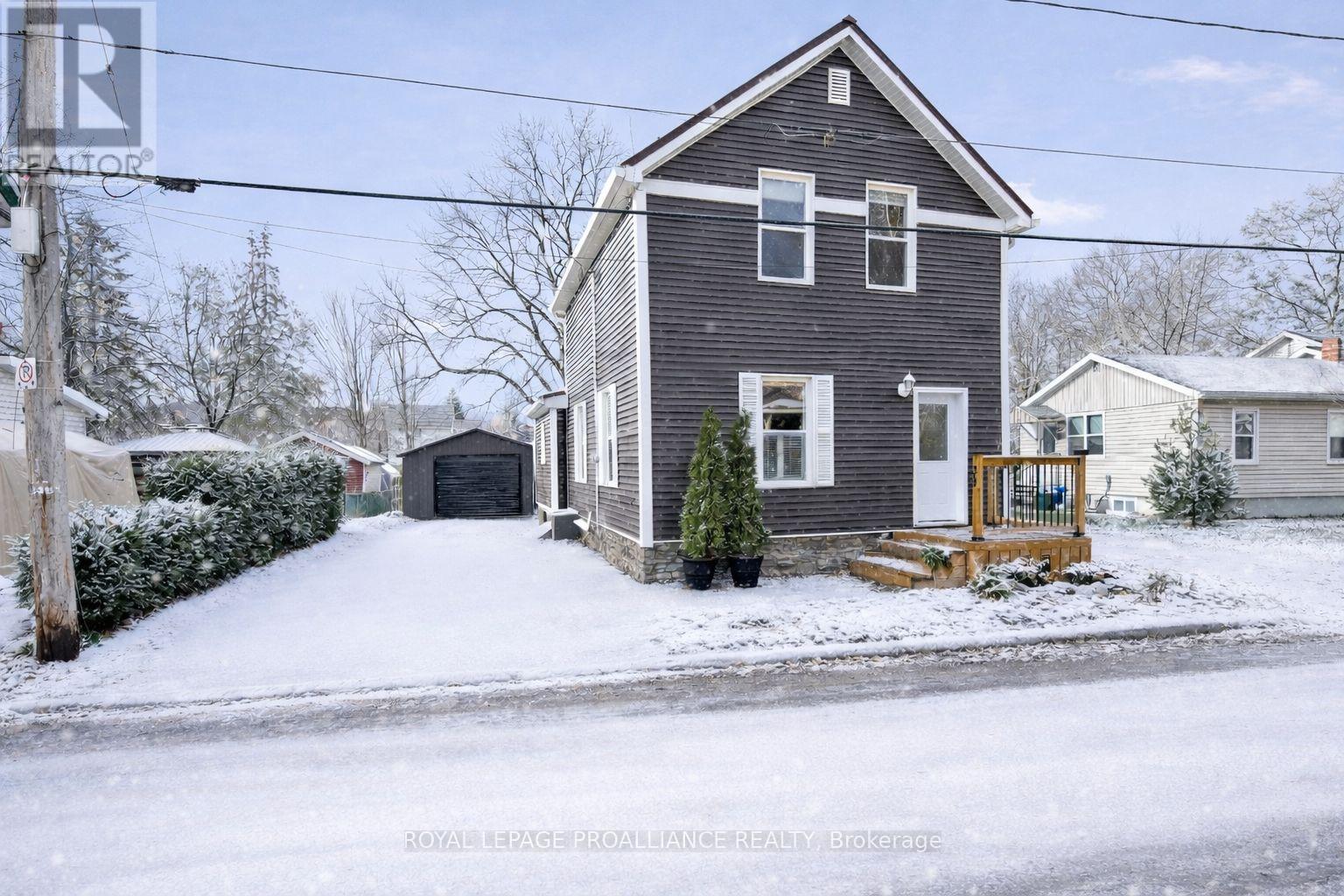 38 Bennett Street, Brockville, Ontario  K6V 2V8 - Photo 2 - X12574568