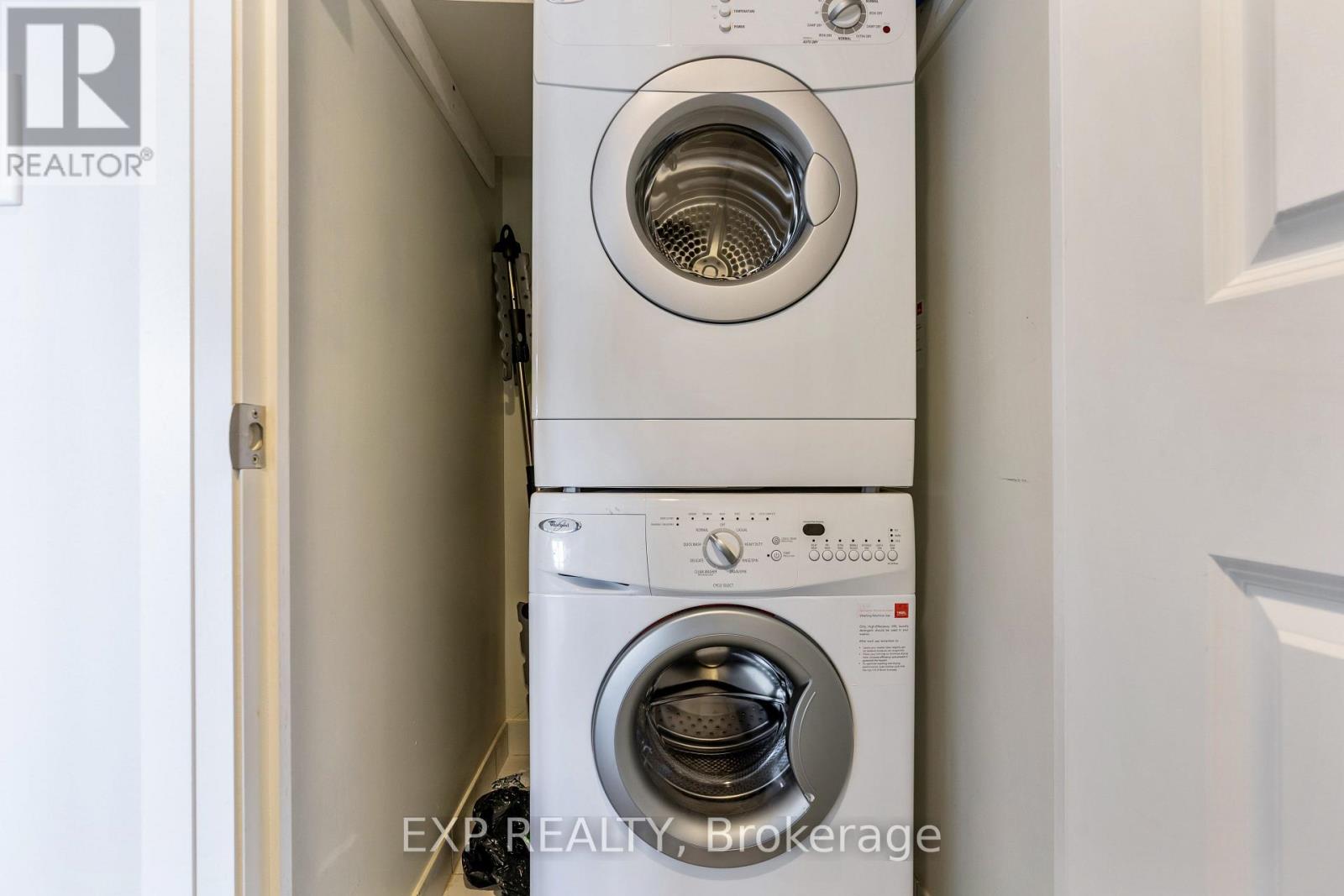 2326 - 2 Eva Road, Toronto (Etobicoke West Mall), Ontario  M9C 0A9 - Photo 10 - W12660980