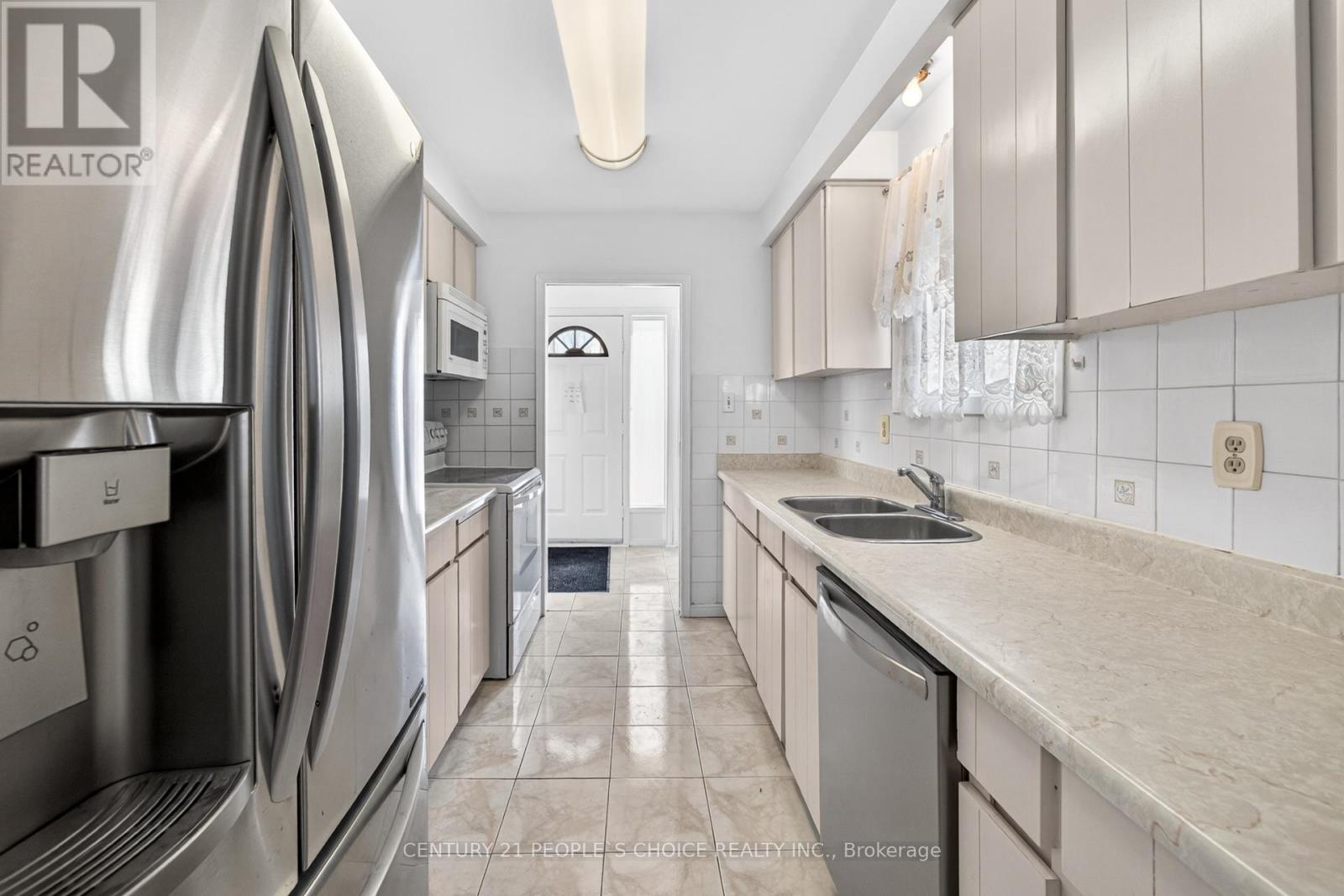 3404 Monica Drive, Mississauga, Ontario  L4T 3E7 - Photo 15 - W12660988