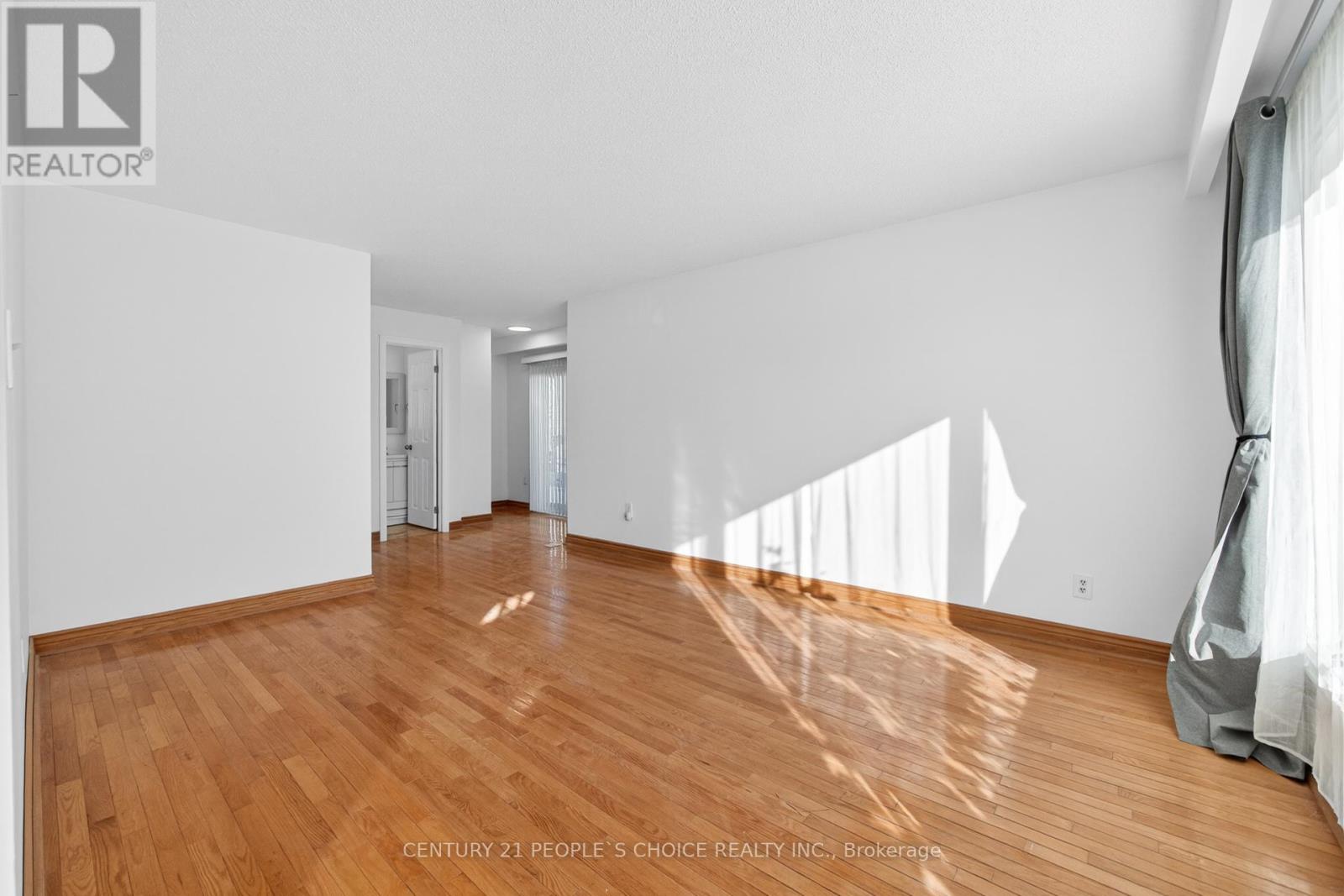 3404 Monica Drive, Mississauga, Ontario  L4T 3E7 - Photo 6 - W12660988