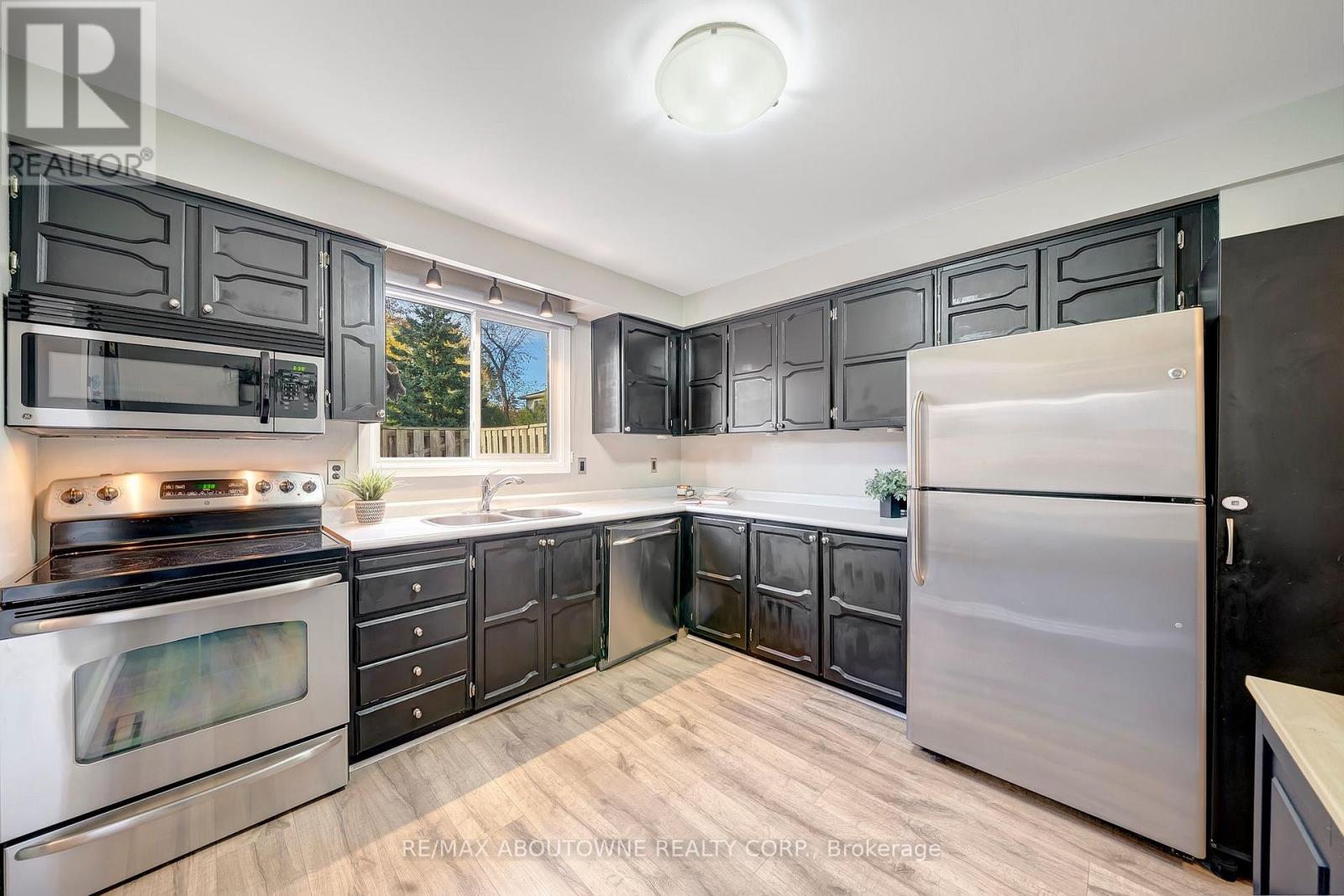 29 - 5475 Lakeshore Road, Burlington, Ontario  L7L 1E1 - Photo 14 - W12660994