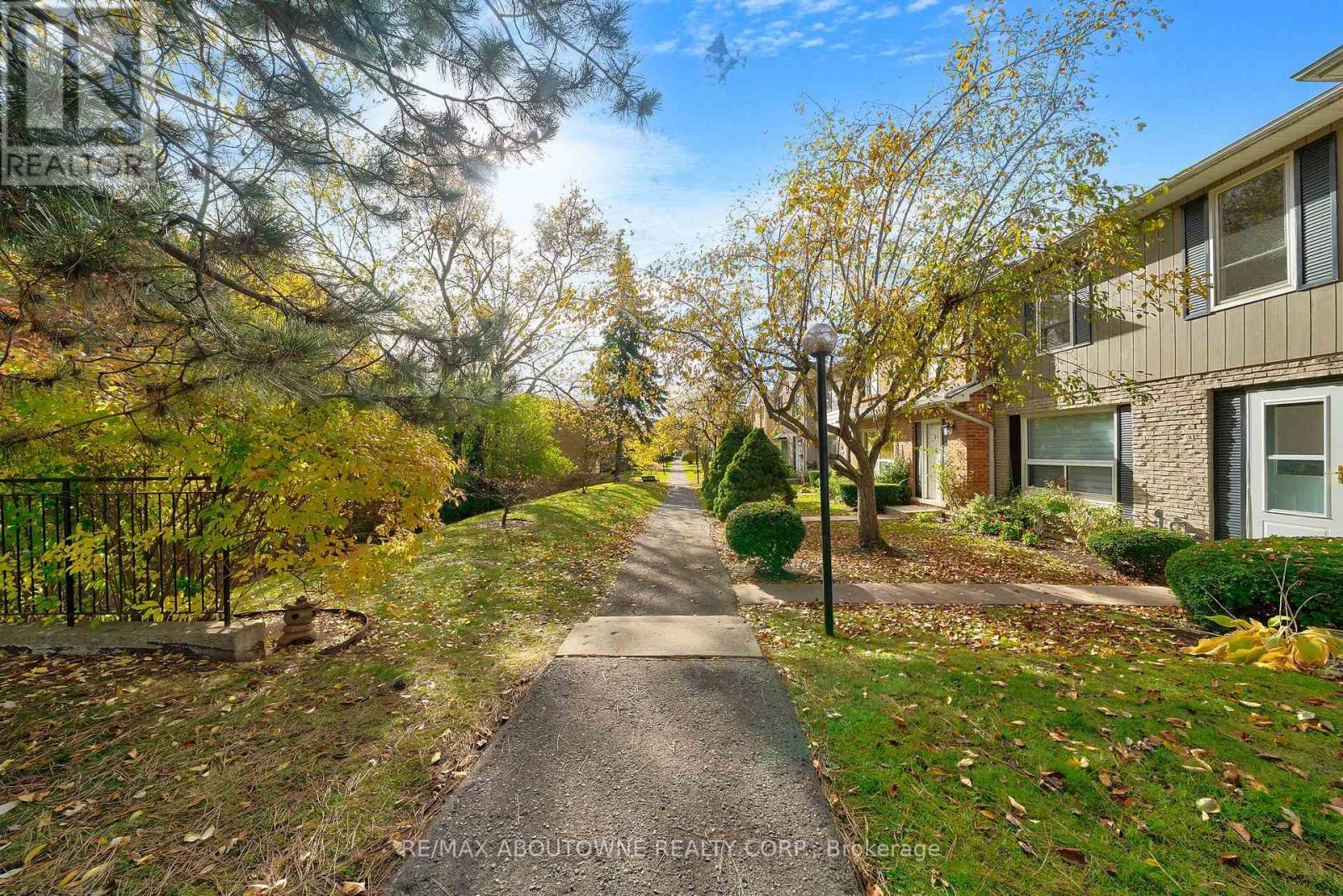 29 - 5475 Lakeshore Road, Burlington, Ontario  L7L 1E1 - Photo 5 - W12660994